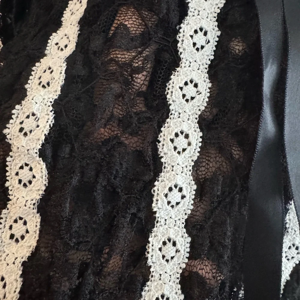 NWT Ann Ferriday Black Lace Top with White Trim small